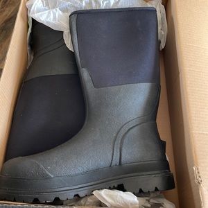 BOGS mens 11, Brand new in Box